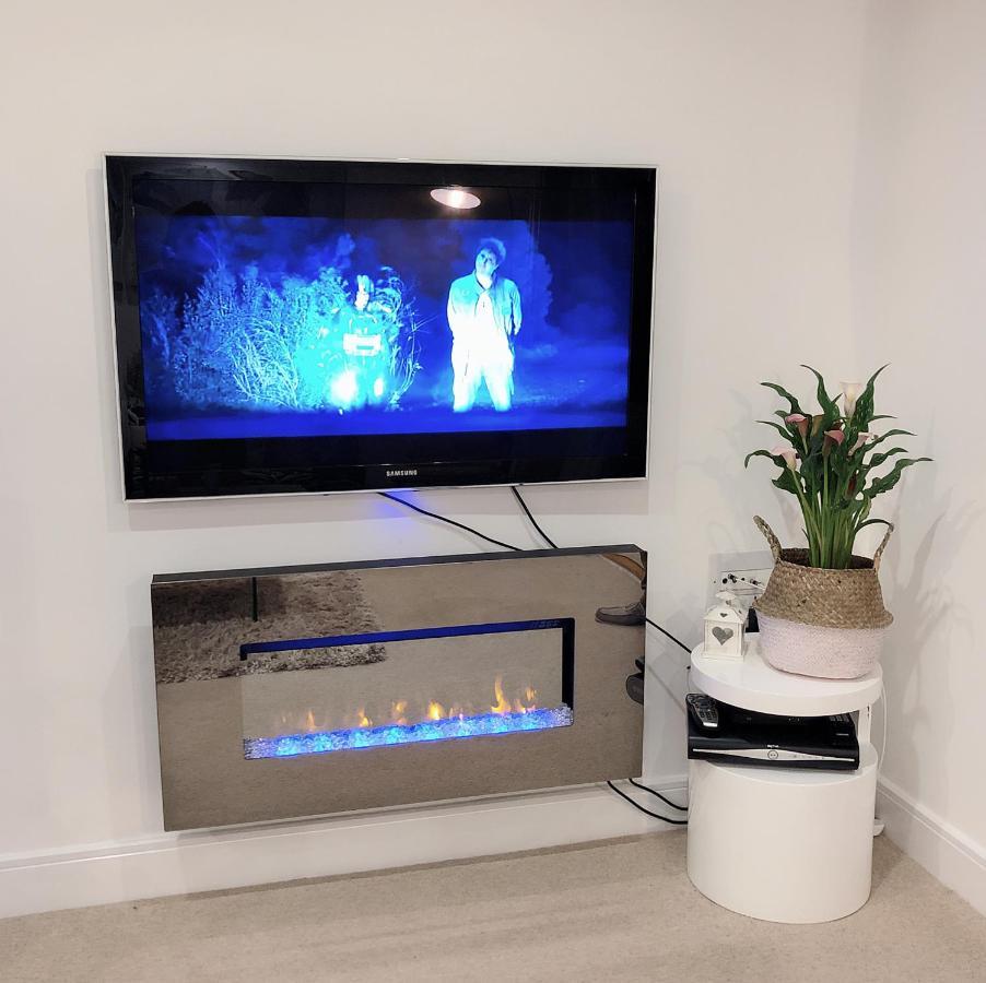 Soak Up The Light At A Soothing, Stylish In Marina * Swansea