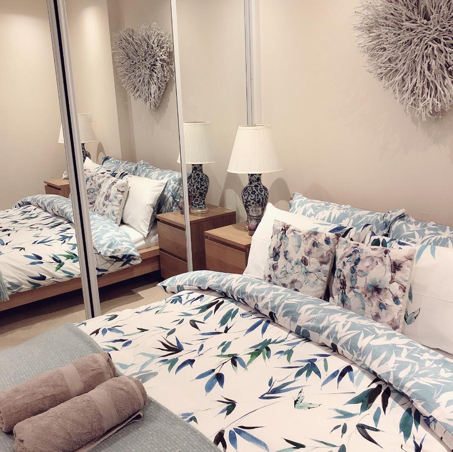 Apartment Soak Up The Light At A Soothing, Stylish In Marina *