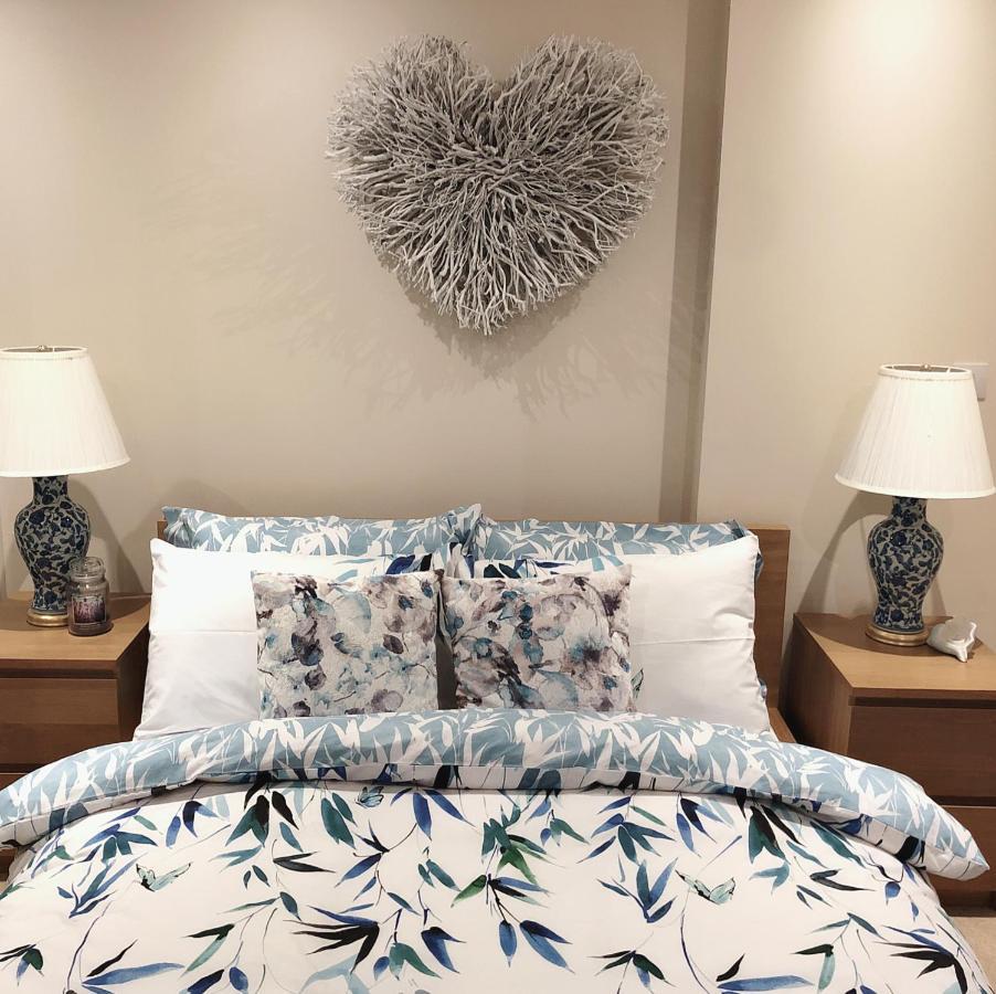 Soak Up The Light At A Soothing, Stylish In Marina