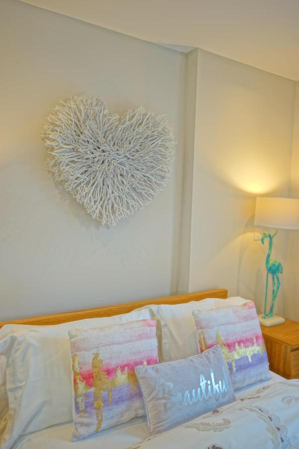 Soak Up The Light At A Soothing, Stylish In Marina Apartment