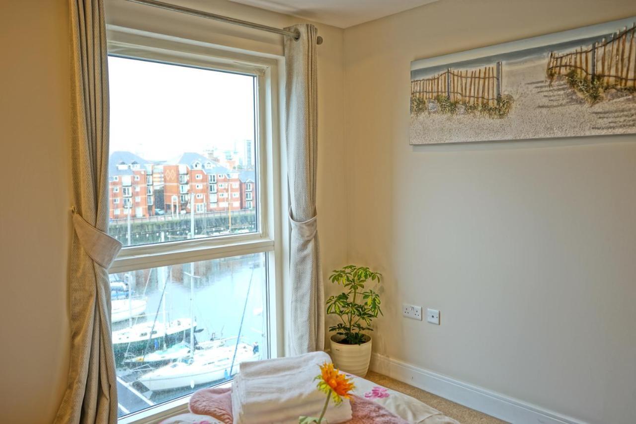 Soak Up The Light At A Soothing, Stylish In Marina *