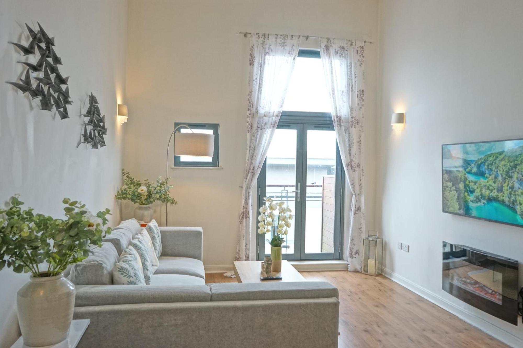 Soak Up The Light At A Soothing, Stylish In Marina Apartment