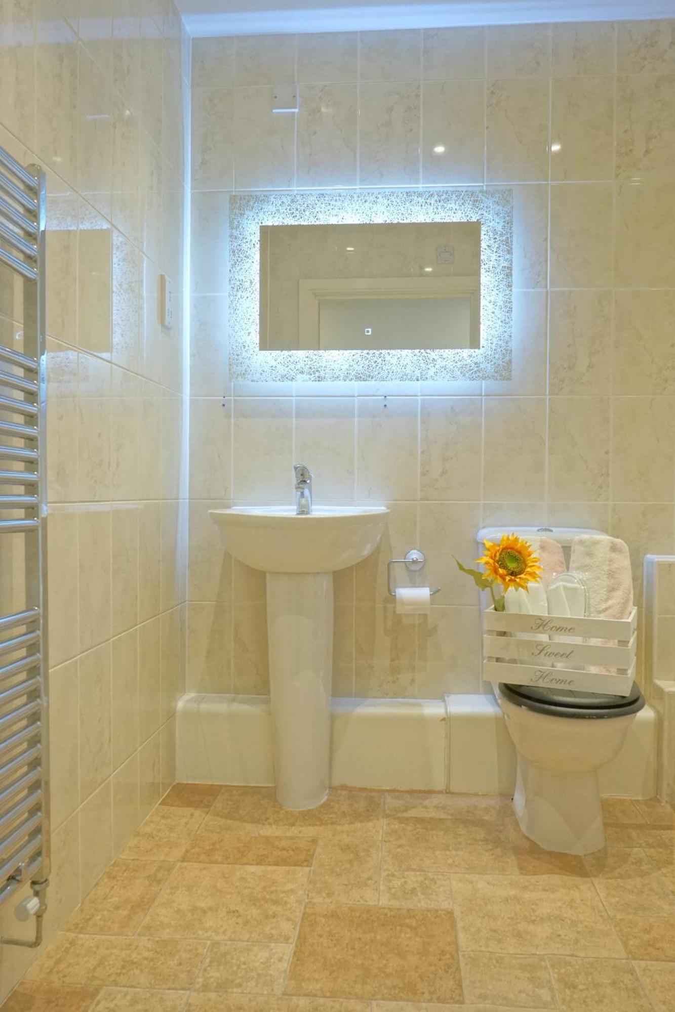 Soak Up The Light At A Soothing, Stylish In Marina Apartment *